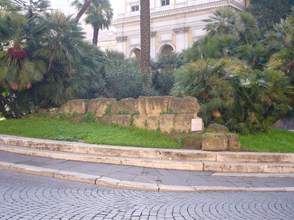 Porta Sanqualis Largo Magnanapoli