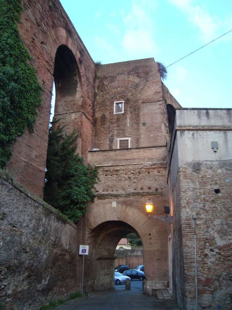 Porta Caelimontana